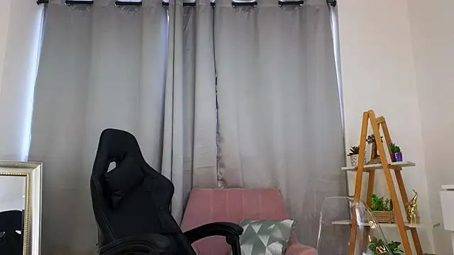 Snapshot of bella__adams chatting on March 14, 2025, 10:49 pm bella adams online show from March 14, 2025, 10:49 pm