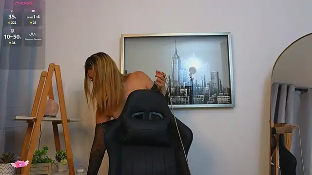 Snapshot of bella__adams chatting on November 19, 2025, 10:59 am bella adams online show from November 19, 2025, 10:59 am