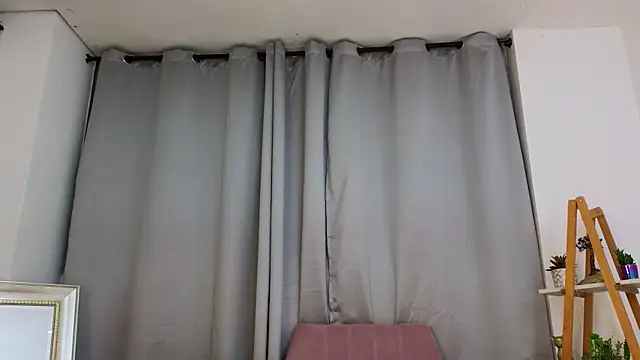 Snapshot of bella__adams chatting on March 12, 2025, 11:44 pm bella adams online show from March 12, 2025, 11:44 pm
