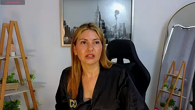 Snapshot of bella__adams chatting on October 20, 2025, 3:01 pm bella adams online show from October 20, 2025, 3:01 pm