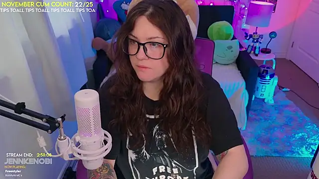 JennKenobi online show from November 19, 2025, 3:23 pm