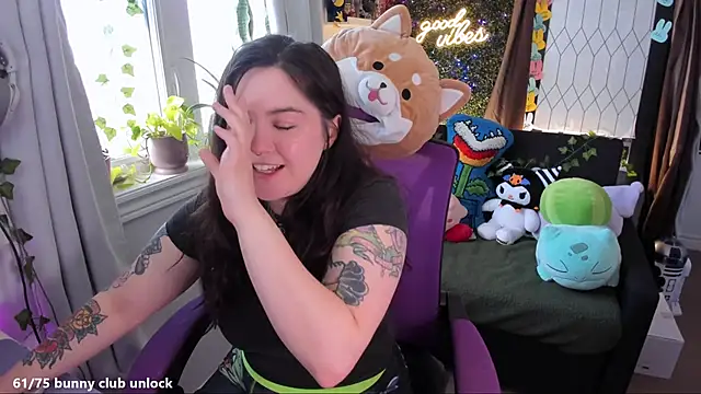 JennKenobi online show from April 23, 2026, 1:46 pm