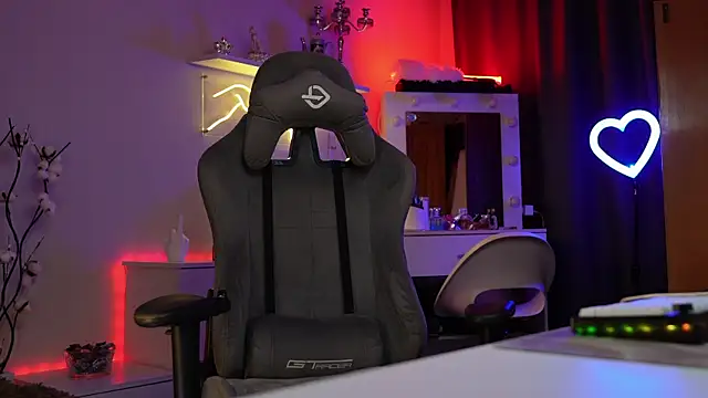 Snapshot of MrsTenderBeast chatting on October 11, 2025, 3:13 pm MrsTenderBeast online show from October 11, 2025, 3:13 pm