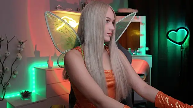 Snapshot of MrsTenderBeast chatting on November 24, 2025, 4:18 pm MrsTenderBeast online show from November 24, 2025, 4:18 pm