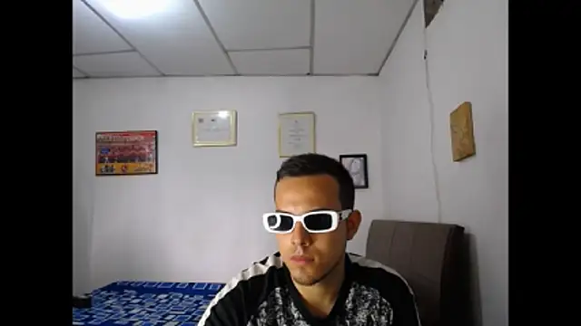 Snapshot of Oliver_Wilding chatting on March 18, 2026, 1:46 pm Oliver Wilding online show from March 18, 2026, 1:46 pm