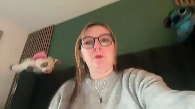 short sweetpea online show from February 8, 2026, 2:48 pm