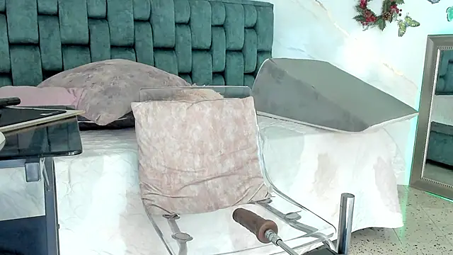 IsiisLovei online show from January 14, 2026, 12:42 pm