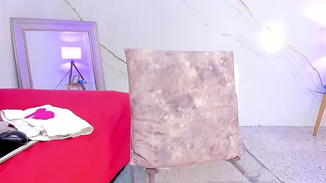 Snapshot of IsiisLovei chatting on November 14, 2025, 2:32 pm IsiisLovei online show from November 14, 2025, 2:32 pm