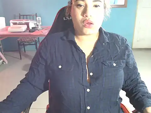 Snapshot of Hilarybunnyy chatting on May 13, 2026, 4:58 pm Hilarybunnyy online show from May 13, 2026, 4:58 pm