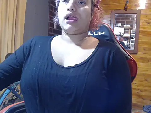 Snapshot of Hilarybunnyy chatting on April 9, 2026, 1:40 am Hilarybunnyy online show from April 9, 2026, 1:40 am