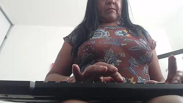 Snapshot of katiehotx chatting on June 10, 2026, 1:18 am katiehotx online show from June 10, 2026, 1:18 am