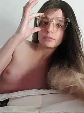 Snapshot of LouGabriel chatting on December 14, 2025, 3:39 pm LouGabriel online show from December 14, 2025, 3:39 pm