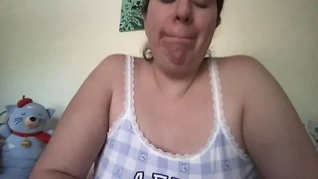 Snapshot of HYPHYtype chatting on August 2, 2026, 9:34 pm HYPHYtype online show from August 2, 2026, 9:34 pm