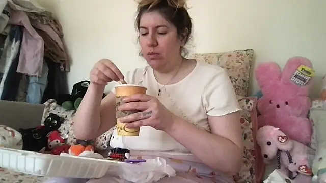 HYPHYtype online show from October 23, 2025, 6:39 pm