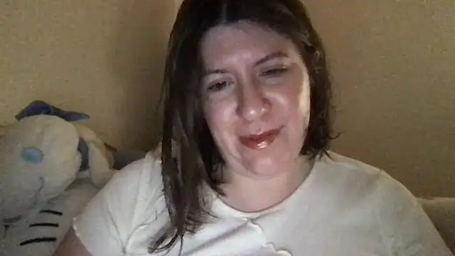 Snapshot of HYPHYtype chatting on August 9, 2026, 6:41 am HYPHYtype online show from August 9, 2026, 6:41 am