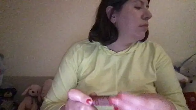 Snapshot of HYPHYtype chatting on June 28, 2026, 7:03 am HYPHYtype online show from June 28, 2026, 7:03 am