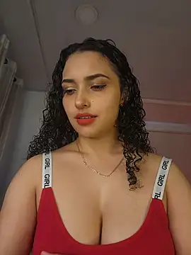 Snapshot of Lucy_Marin chatting on October 17, 2025, 5:59 pm Lucy Marin online show from October 17, 2025, 5:59 pm