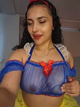 Snapshot of Lucy_Marin chatting on October 31, 2025, 3:30 pm Lucy Marin online show from October 31, 2025, 3:30 pm