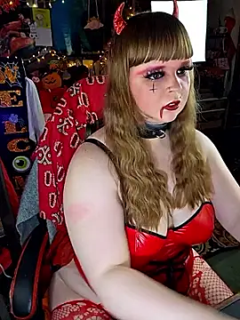 Snapshot of VelvetDiablo chatting on October 31, 2025, 12:18 am VelvetDiablo online show from October 31, 2025, 12:18 am