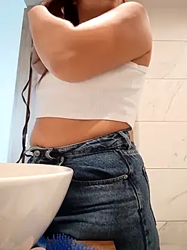 Snapshot of Ivanna2 chatting on December 5, 2025, 4:38 pm Ivanna2 online show from December 5, 2025, 4:38 pm