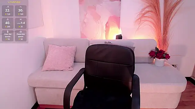 Snapshot of VictoriaLeia chatting on October 12, 2025, 11:28 pm VictoriaLeia online show from October 12, 2025, 11:28 pm