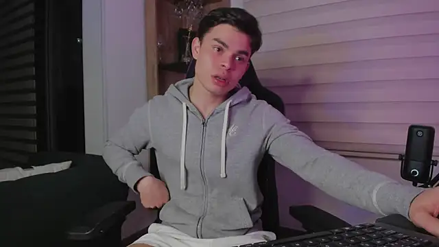 Snapshot of alejooo_twink chatting on February 18, 2026, 2:31 am alejooo twink online show from February 18, 2026, 2:31 am