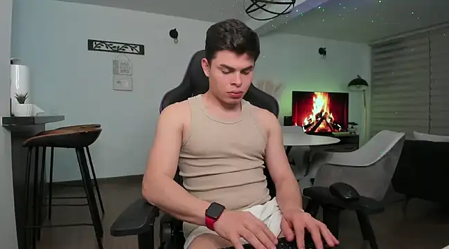 alejooo twink online show from February 28, 2025, 11:56 pm