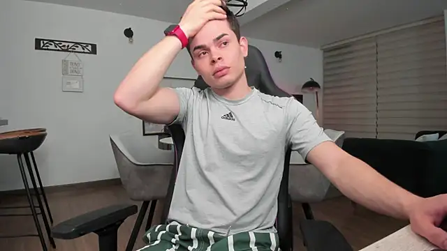 alejooo twink online show from February 28, 2025, 2:20 am