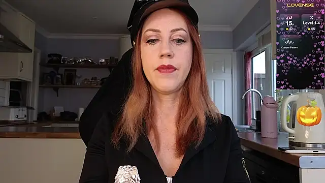 Snapshot of stripmequick chatting on October 31, 2025, 10:56 am stripmequick online show from October 31, 2025, 10:56 am