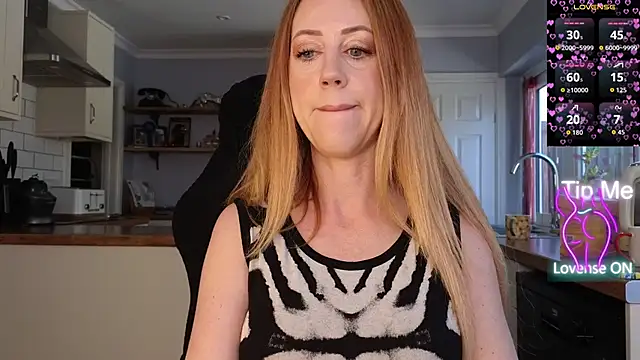 Snapshot of stripmequick chatting on April 27, 2026, 9:29 am stripmequick online show from April 27, 2026, 9:29 am