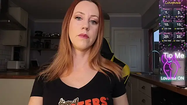 Snapshot of stripmequick chatting on November 22, 2025, 1:32 pm stripmequick online show from November 22, 2025, 1:32 pm