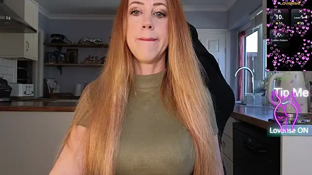 Snapshot of stripmequick chatting on April 22, 2026, 10:11 am stripmequick online show from April 22, 2026, 10:11 am