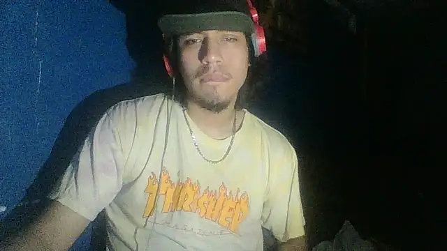 Snapshot of AlexAlejandro13 chatting on October 18, 2025, 7:54 am AlexAlejandro13 online show from October 18, 2025, 7:54 am