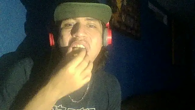 Snapshot of AlexAlejandro13 chatting on October 15, 2025, 5:06 am AlexAlejandro13 online show from October 15, 2025, 5:06 am