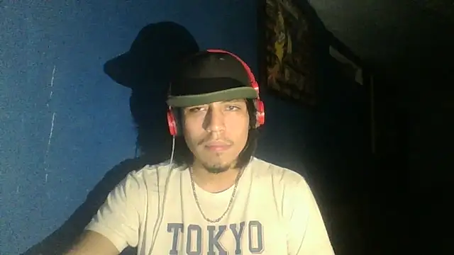 Snapshot of AlexAlejandro13 chatting on October 11, 2025, 7:09 am AlexAlejandro13 online show from October 11, 2025, 7:09 am