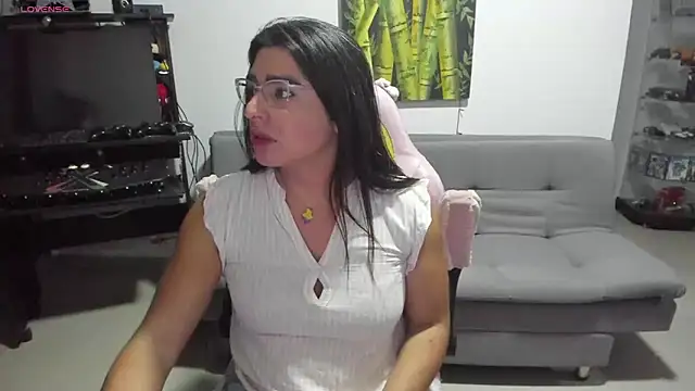 Snapshot of Khalifa_Gold chatting on March 18, 2026, 1:09 am Khalifa Gold online show from March 18, 2026, 1:09 am