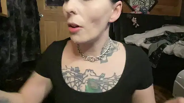Snapshot of TeenyDoll chatting on April 28, 2026, 2:38 am TeenyDoll online show from April 28, 2026, 2:38 am