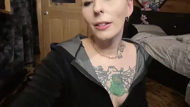 Snapshot of TeenyDoll chatting on May 12, 2026, 2:52 am TeenyDoll online show from May 12, 2026, 2:52 am