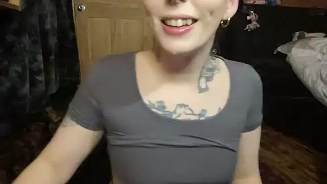 Snapshot of TeenyDoll chatting on April 16, 2026, 2:23 am TeenyDoll online show from April 16, 2026, 2:23 am