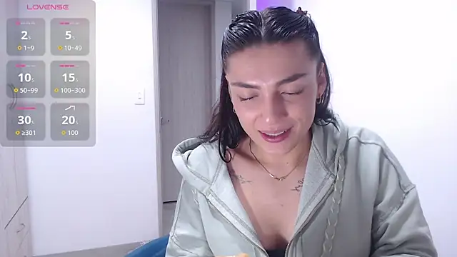 Snapshot of EricaVanderhill chatting on October 22, 2025, 12:54 am EricaVanderhill online show from October 22, 2025, 12:54 am