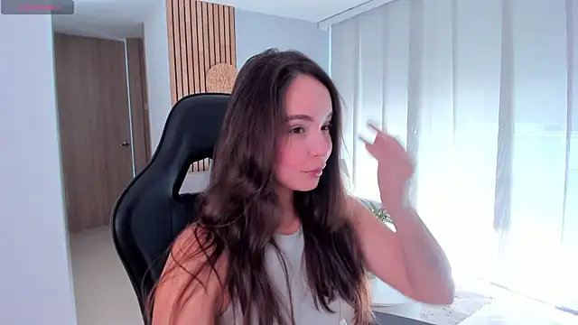 AnnieHallX online show from October 6, 2025, 8:09 pm