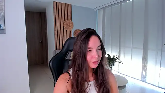 Snapshot of AnnieHallX chatting on August 7, 2026, 9:10 pm AnnieHallX online show from August 7, 2026, 9:10 pm