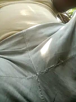 Snapshot of FinableKnee chatting on September 25, 2025, 7:25 am FinableKnee online show from September 25, 2025, 7:25 am