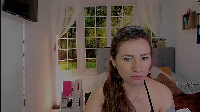 vanessabrown  online show from May 2, 2026, 1:27 pm