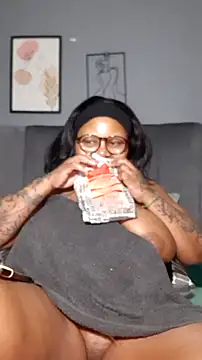 Snapshot of PearlSexxy69 chatting on February 21, 2026, 6:21 pm PearlSexxy69 online show from February 21, 2026, 6:21 pm