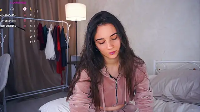 Snapshot of Holla_Molly chatting on March 6, 2025, 6:41 am Holla Molly online show from March 6, 2025, 6:41 am