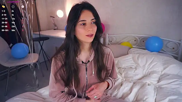 Snapshot of Holla_Molly chatting on March 22, 2025, 11:53 am Holla Molly online show from March 22, 2025, 11:53 am