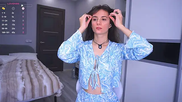 Snapshot of Holla_Molly chatting on February 26, 2026, 5:51 am Holla Molly online show from February 26, 2026, 5:51 am