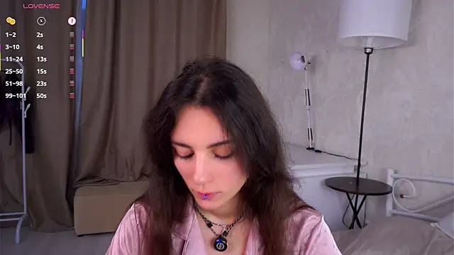 Snapshot of Holla_Molly chatting on November 10, 2025, 5:12 am Holla Molly online show from November 10, 2025, 5:12 am