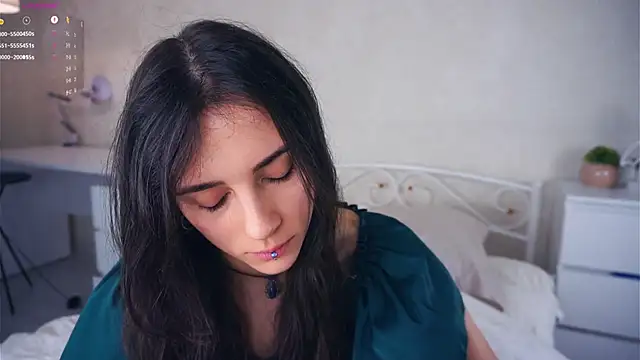 Snapshot of Holla_Molly chatting on March 9, 2025, 9:02 am Holla Molly online show from March 9, 2025, 9:02 am